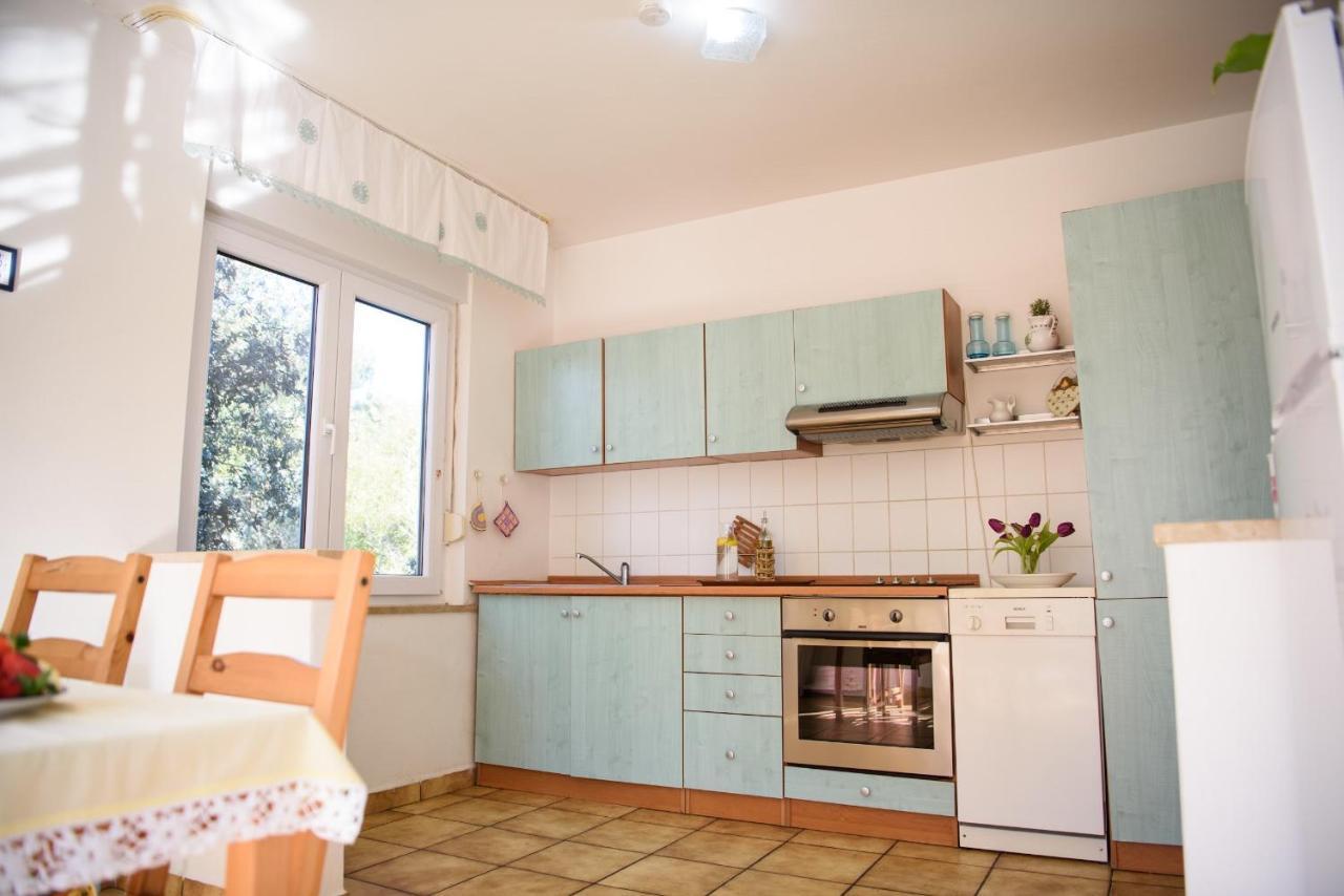 Villa Claudia Lemon Appartment Premantura Exterior photo
